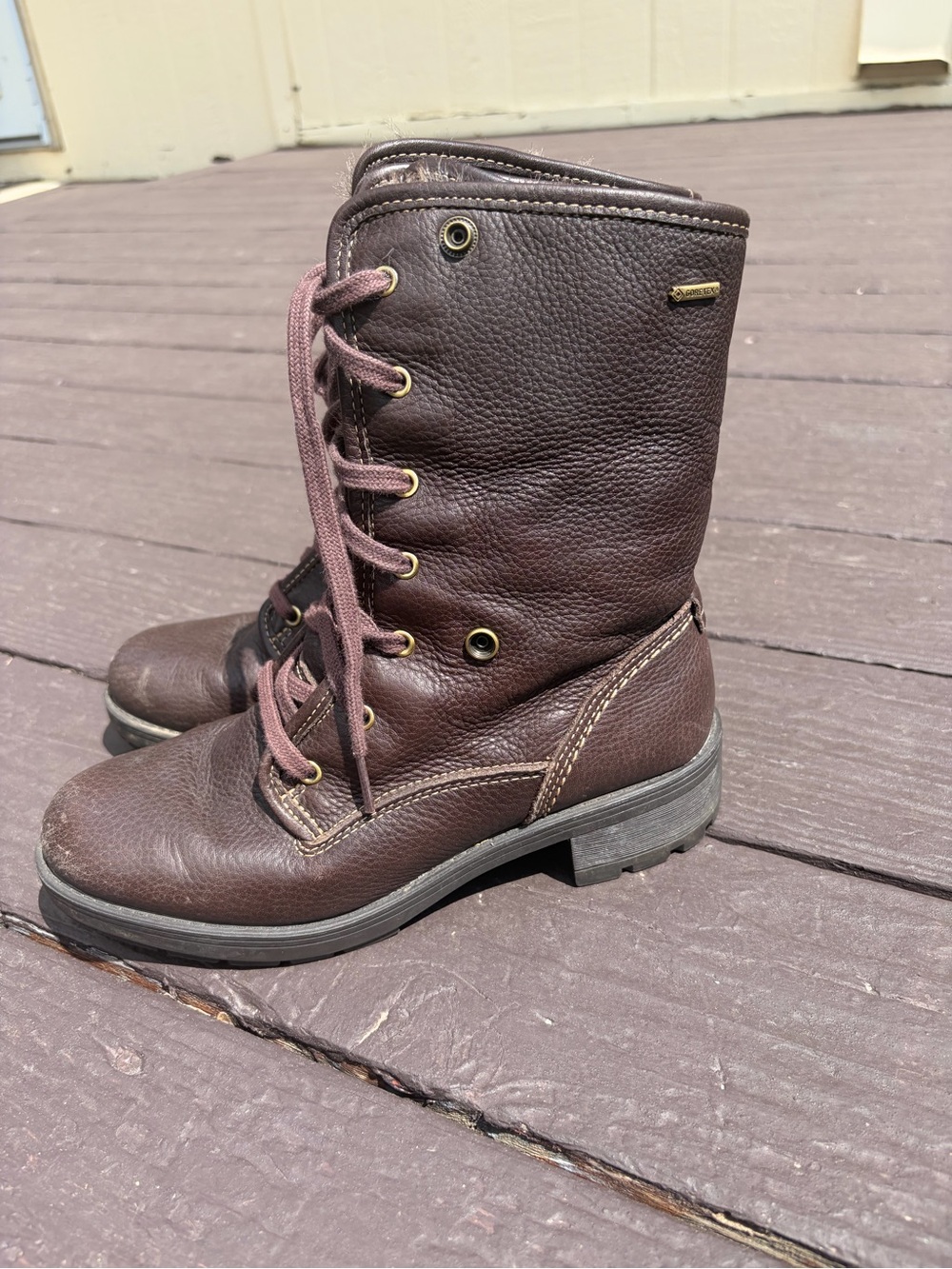 Clark’s Brown Lace-Up Leather Combat Boots Size 7 fur lined gortex
